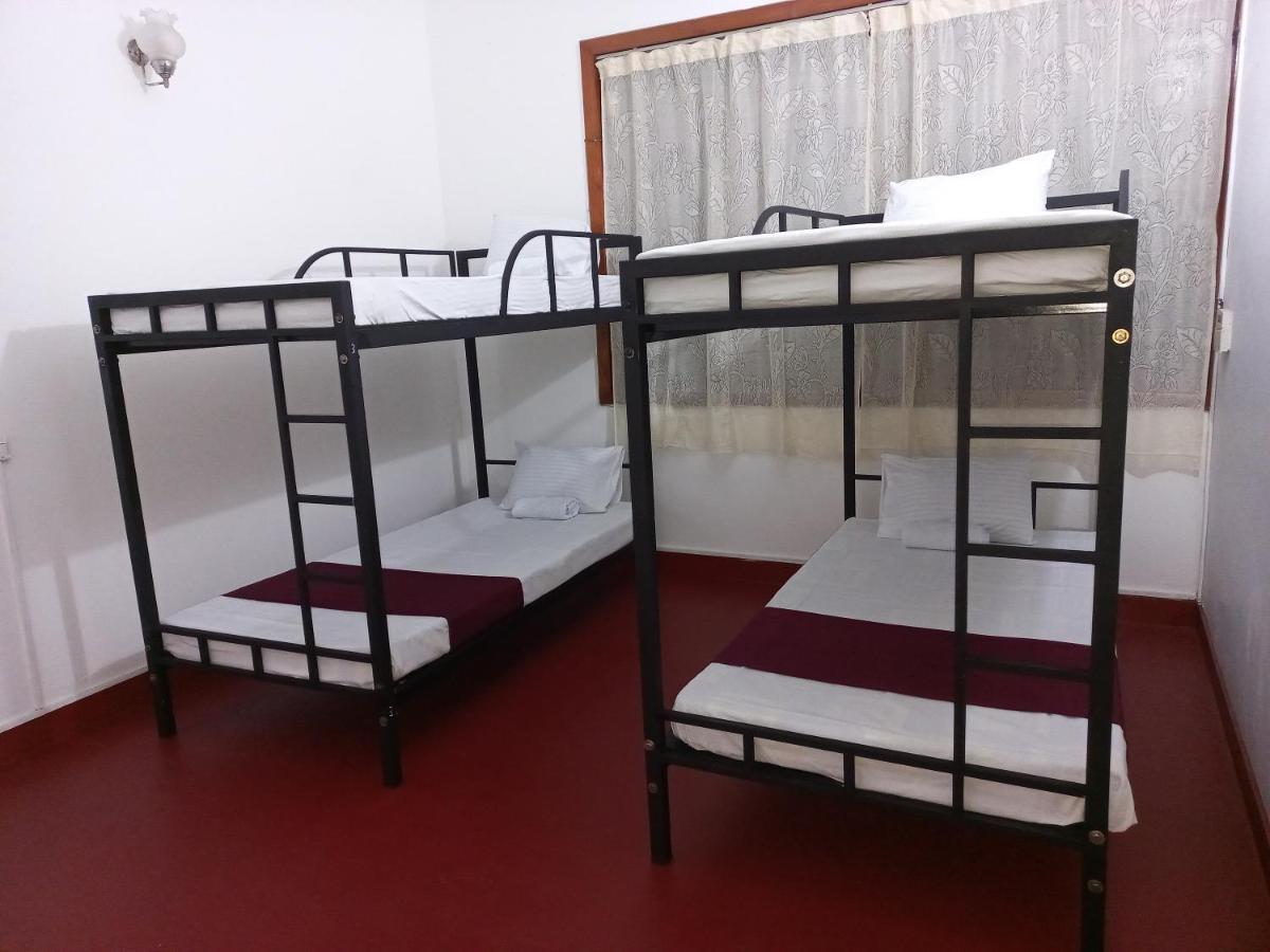 Lazy Bear Best Hostel In Канді Екстер'єр фото