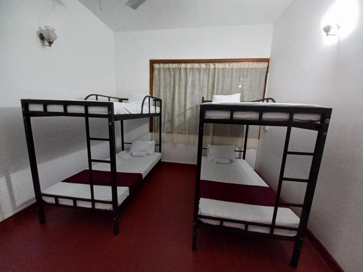 Lazy Bear Best Hostel In Канді Екстер'єр фото