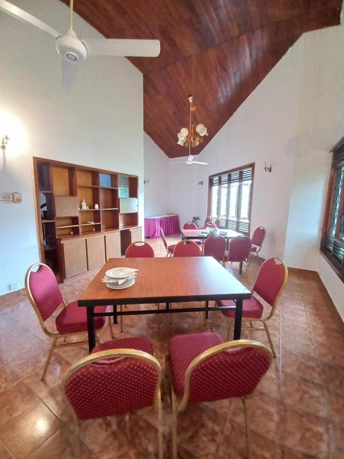 Lazy Bear Best Hostel In Канді Екстер'єр фото