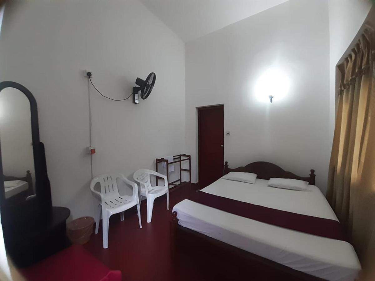 Lazy Bear Best Hostel In Канді Екстер'єр фото