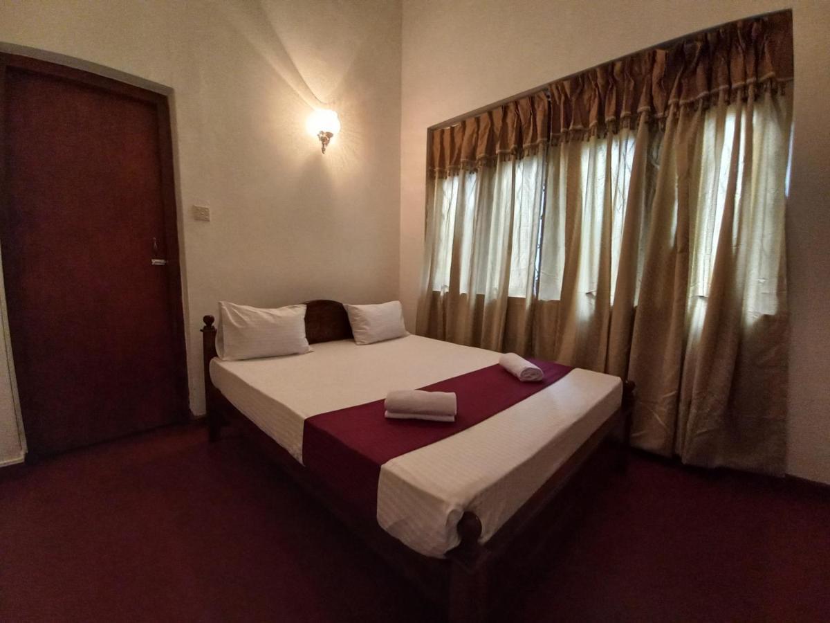 Lazy Bear Best Hostel In Канді Екстер'єр фото