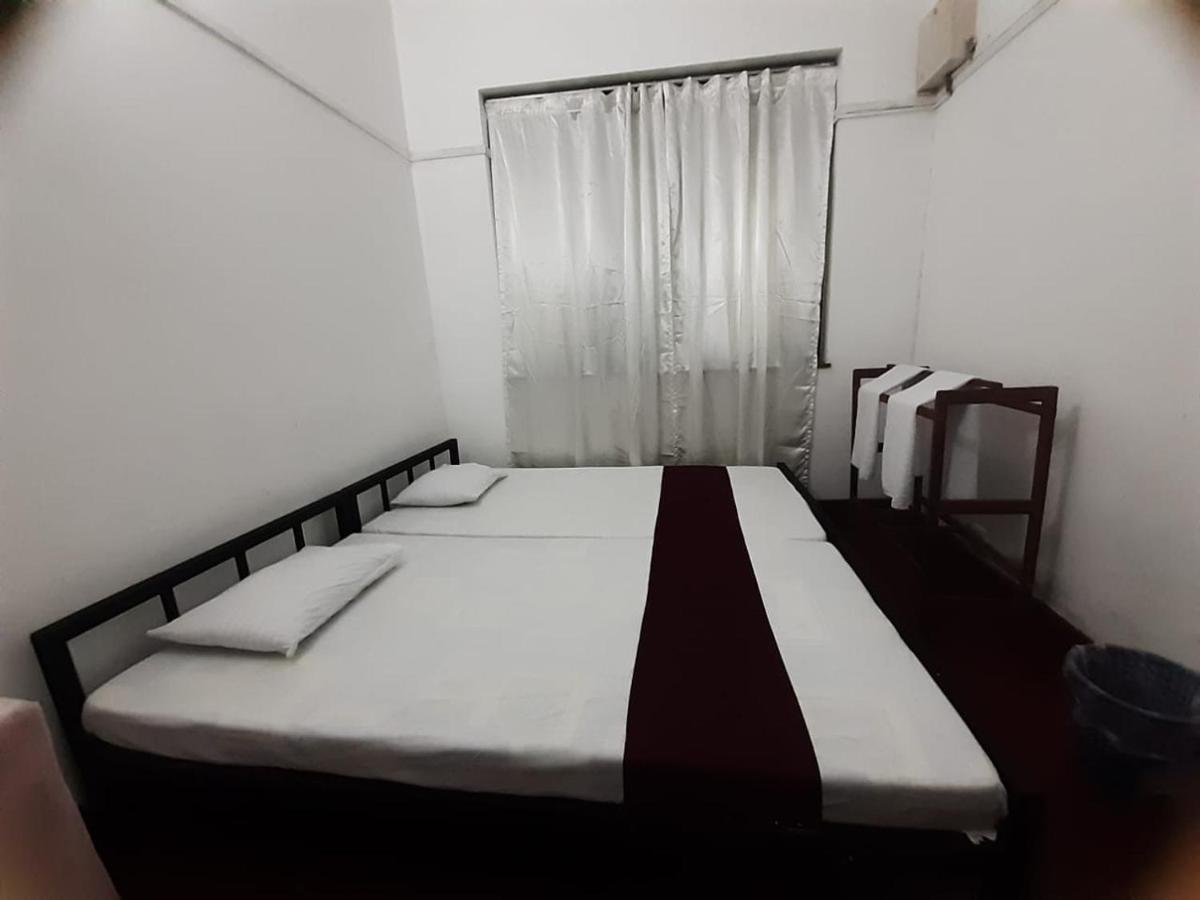 Lazy Bear Best Hostel In Канді Екстер'єр фото