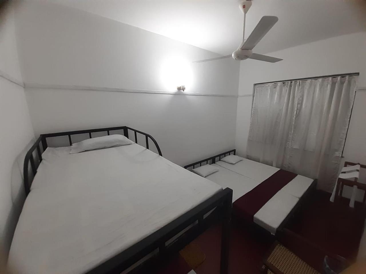 Lazy Bear Best Hostel In Канді Екстер'єр фото